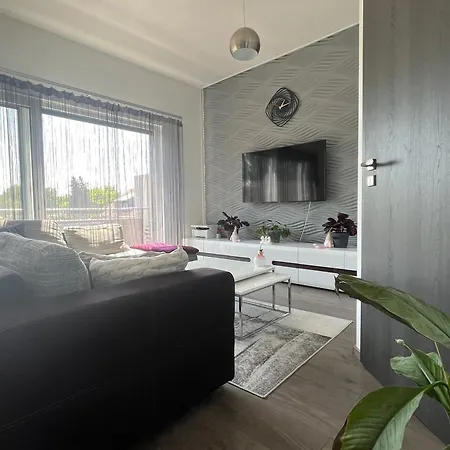 아파트 Smeraldo Penthouse 자르마디