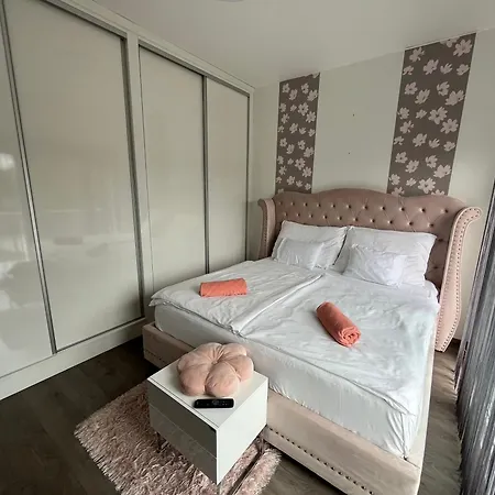 아파트 Smeraldo Penthouse 자르마디