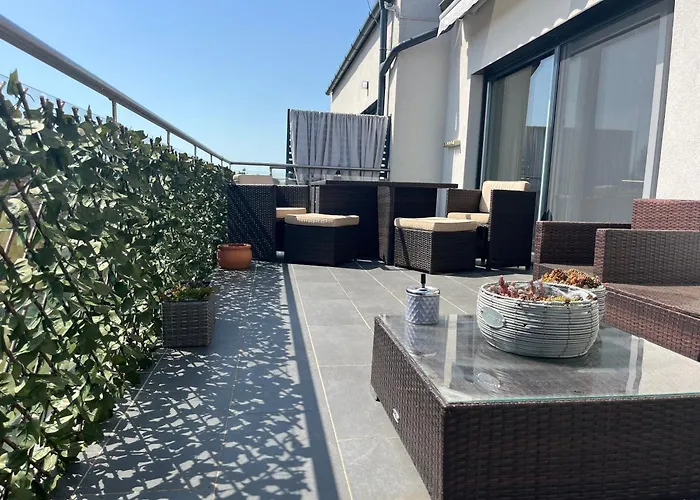 Smeraldo Penthouse Apartment Zamardi